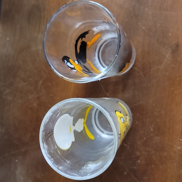 Twenty and daffy cups - Picture 3 of 3